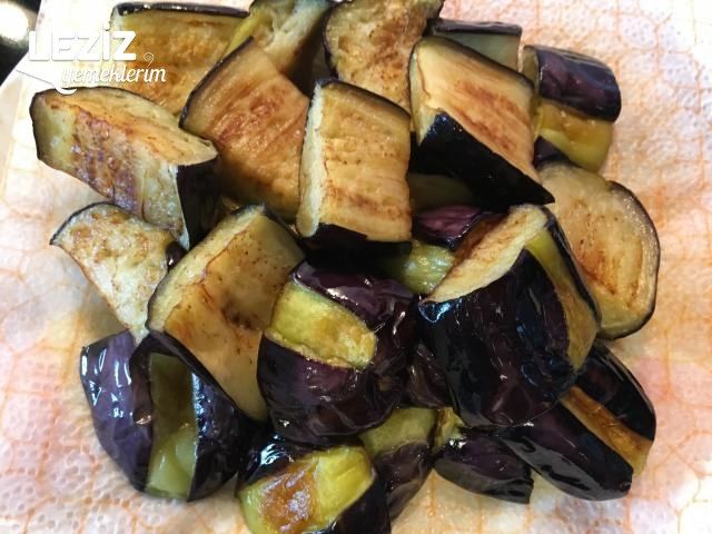 Tavuk Budu İle Patlıcan Yemeği