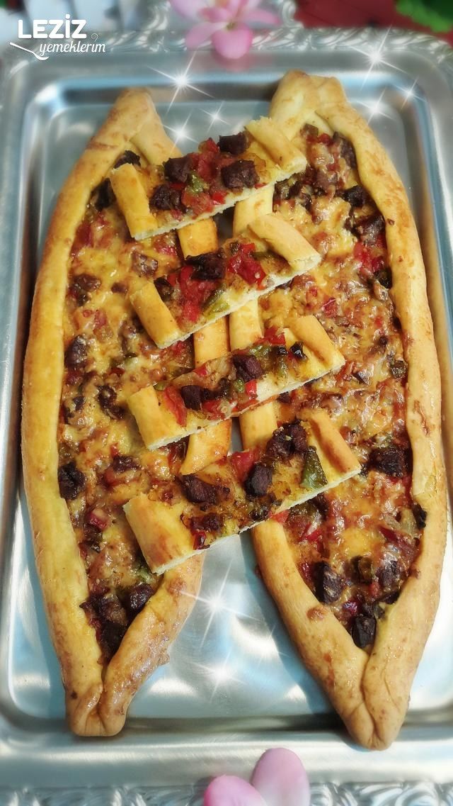 Kuşbaşılı Kaşarlı Pide