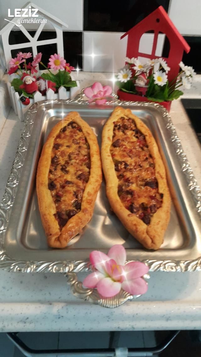 Kuşbaşılı Kaşarlı Pide