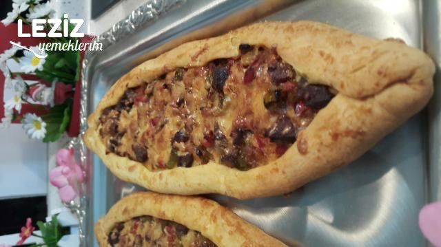 Kuşbaşılı Kaşarlı Pide