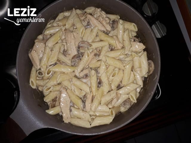 Tavuklu Mantarlı Kremalı Penne