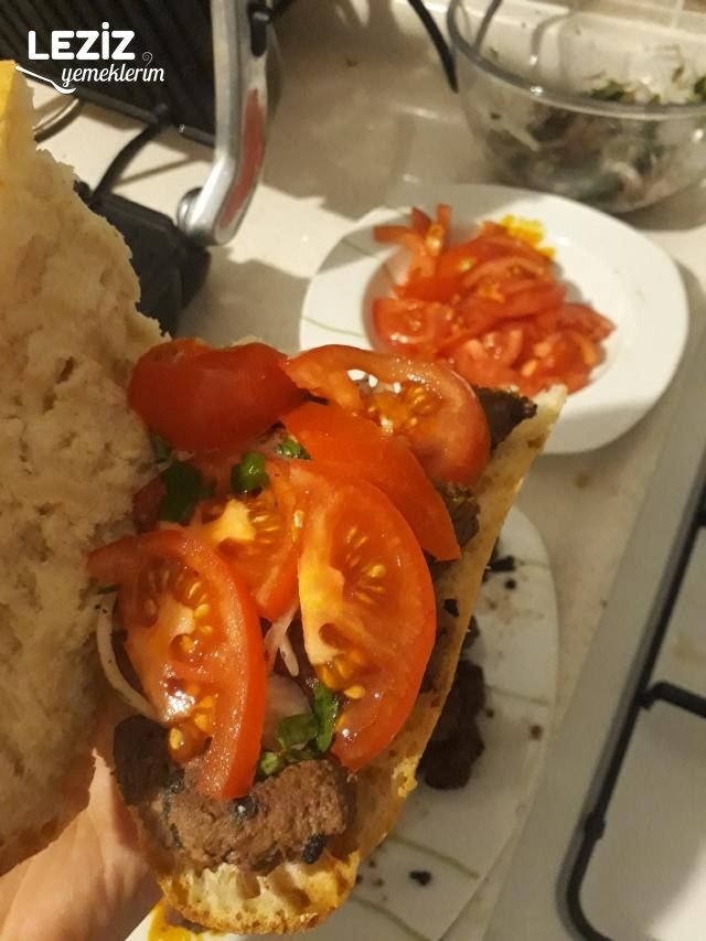Ekmek Arası Köfte