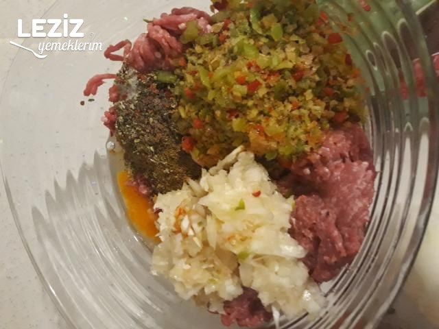 Ekmek Arası Köfte