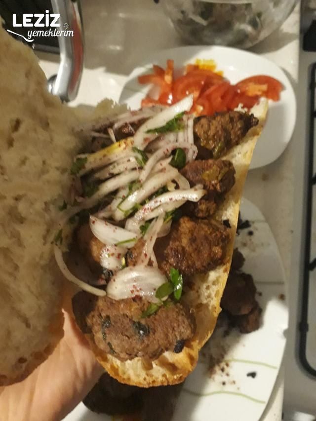 Ekmek Arası Köfte