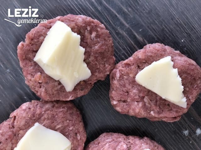 Kaşarlı Cızbız Köfte