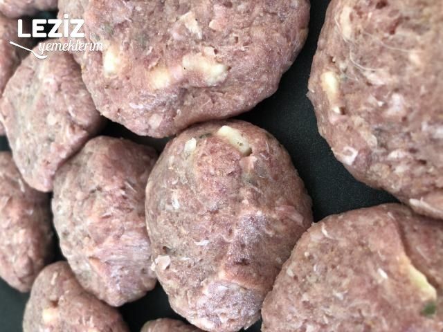 Kaşarlı Cızbız Köfte