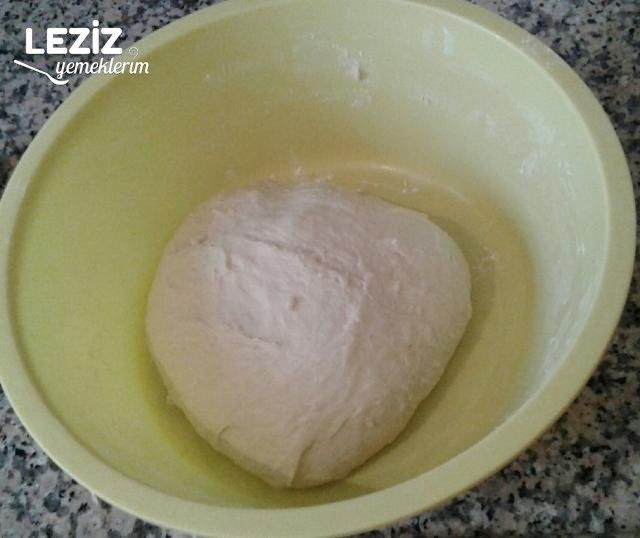 Enfes Mayalı Kıymalı Poğaça