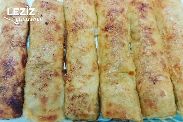 Baklavalık Yufkadan Kıymalı Kol Böreği