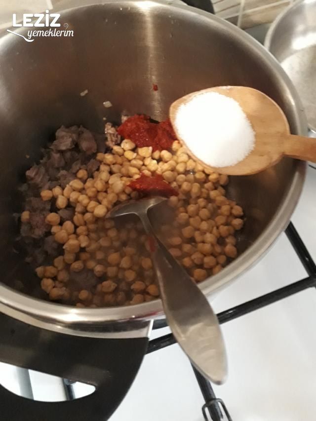 Etli Nohut Yemeği Nasıl Yapılır