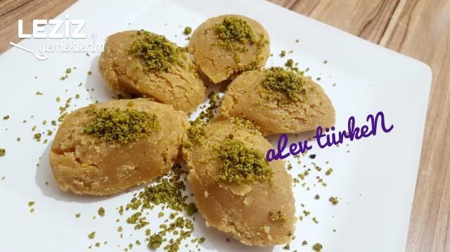 Tereyağlı Sütlü Un Helvası (Harika)