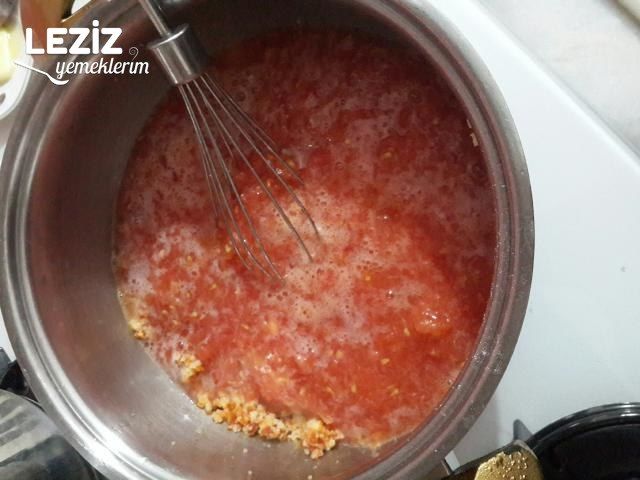 Sütsüz Tereyağlı Domates Çorbası