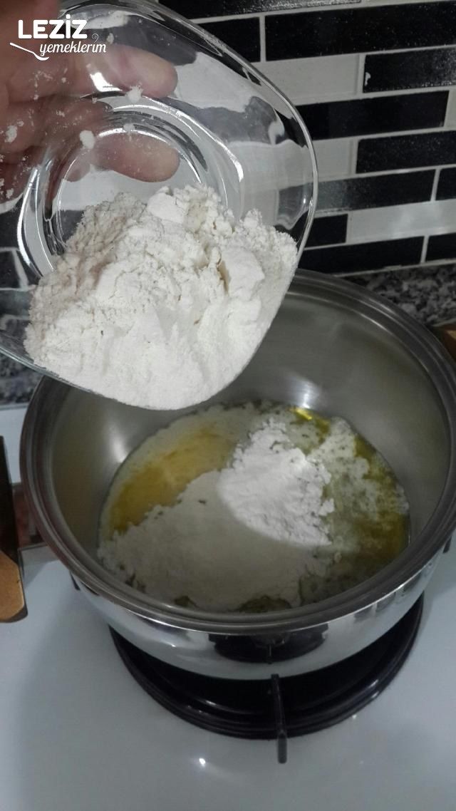Sütsüz Tereyağlı Domates Çorbası