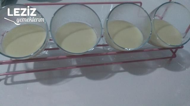 İki Renkli Muhallebi Tarifi