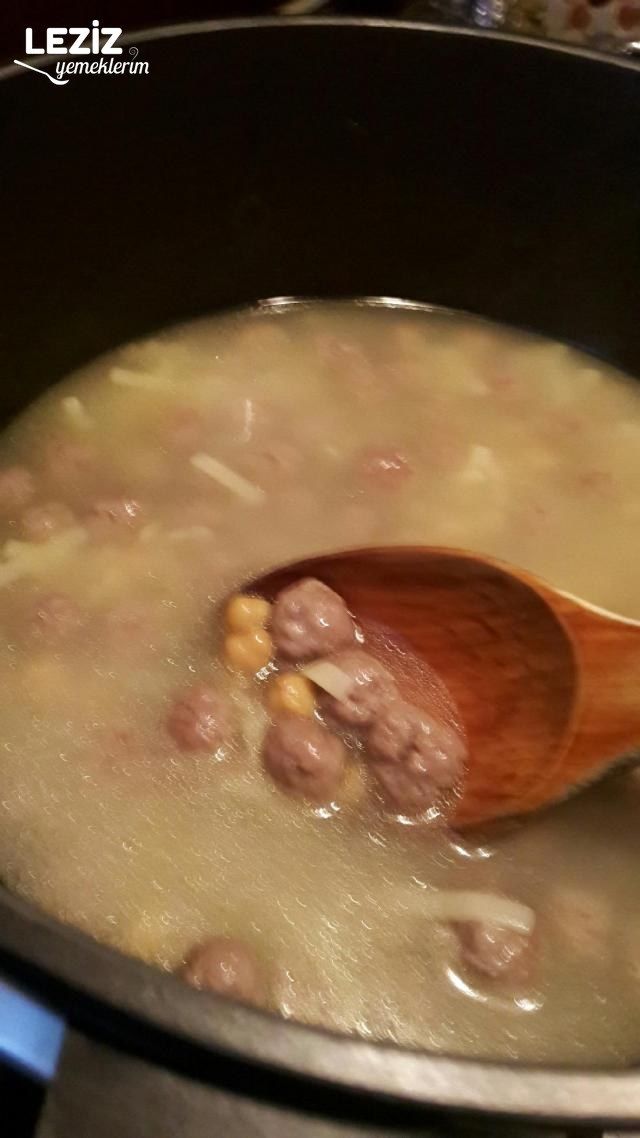 Terbiyeli Köfteli Erişteli Çorba