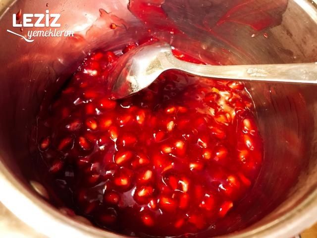 Kek Kalıbında Narlı Kurabiye Tart (Muhteşem)