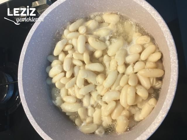 Kuru Fasulye Pastası Nasıl Yapılır