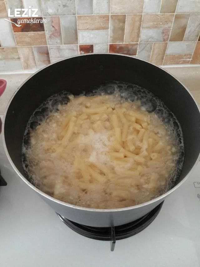 Domates Soslu Salçasız Makarna