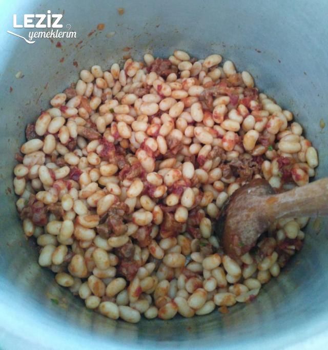 Etli Kuru Fasülye Yemeği