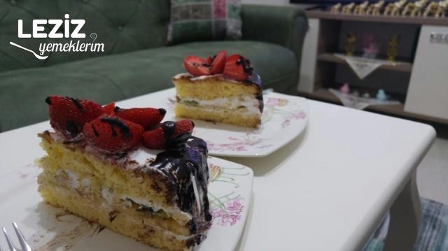 Meyveli Yaş Pastam