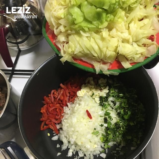 Zeytinyağlı Lahana Yemeği Tarifi