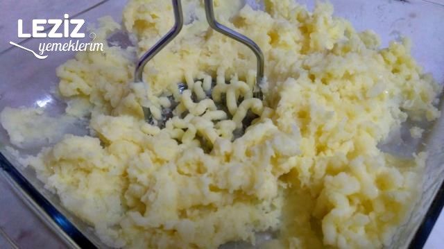 Fırında Kahvaltılık Sucuklu Patates