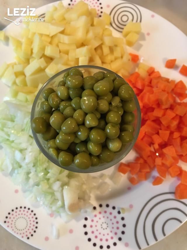 Bezelyeli Zeytinyağlı Çanak Kereviz Yemeği Tarifi