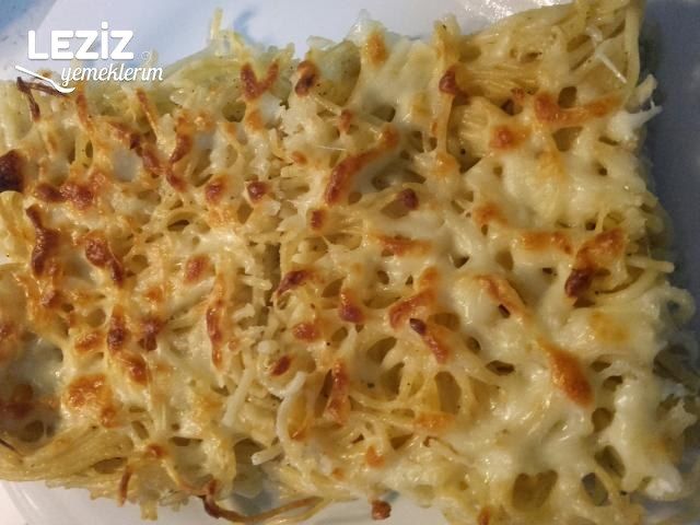 Beşamel Soslu Kaşarlı Fırında Makarna
