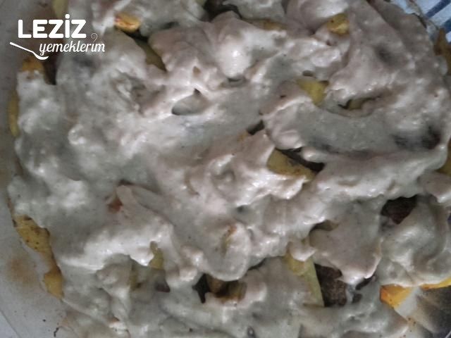 Beşamel Soslu Fırında Patatesli Köfte