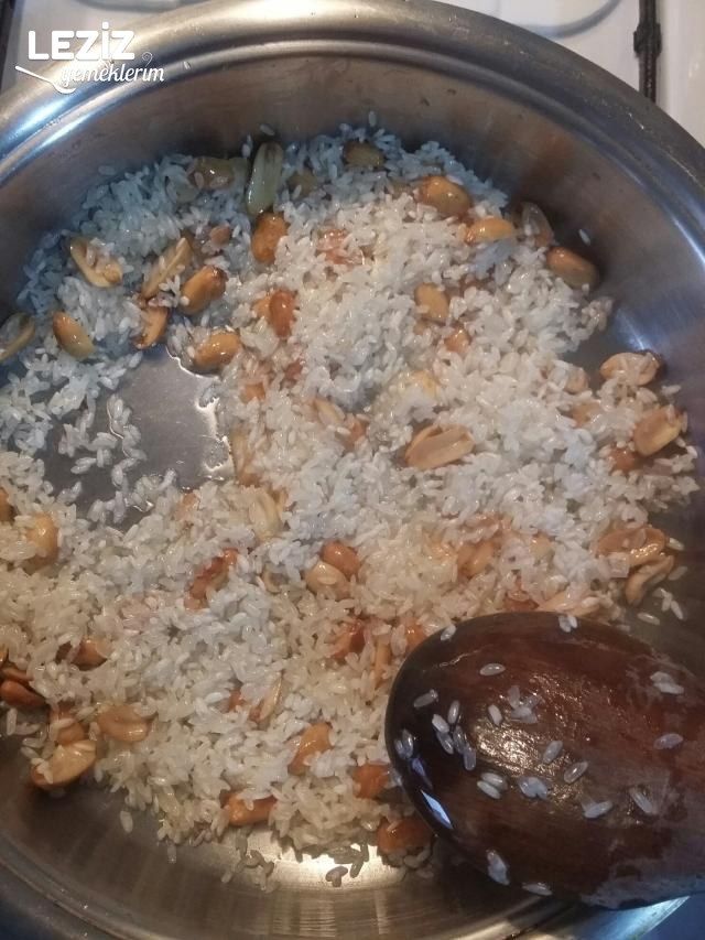 Yer Fıstıklı Pirinç Pilavı
