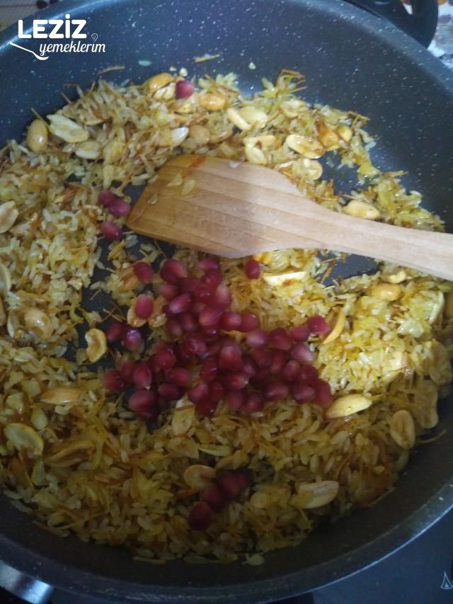 Yer Fıstığı Ve Narlı Pilav