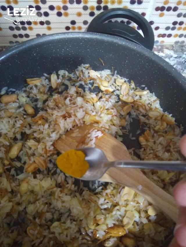 Yer Fıstığı Ve Narlı Pilav