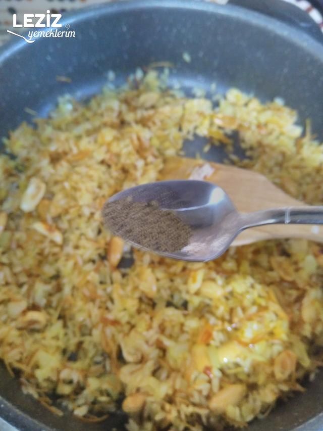 Yer Fıstığı Ve Narlı Pilav