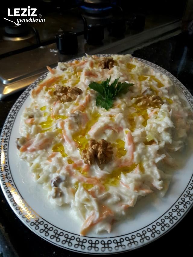 Yoğurtlu Kereviz Salatası