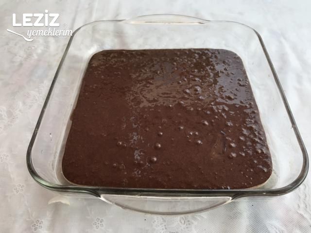 Krem Şantili Çikolata Soslu Kek