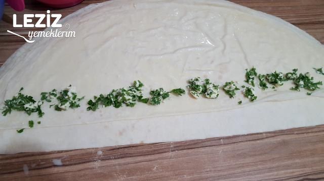 Taze Soğanlı Peynirli Maydanozlu Börek