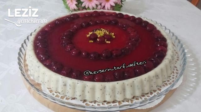 Vişneli Haşhaşlı İrmik Tatlısı