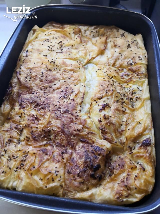 Yufkalı Peynirli Tepsi Böreği