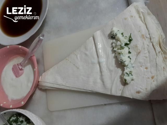 Fırında Peynirli Silindir Börek