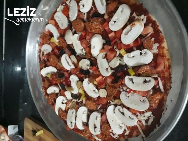 Karışık Pizza Tarifi, Karışık Pizza Nasıl Yapılır
