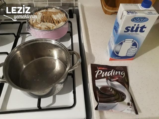 Kelepçeli Kalıpta Bisküvili Pasta
