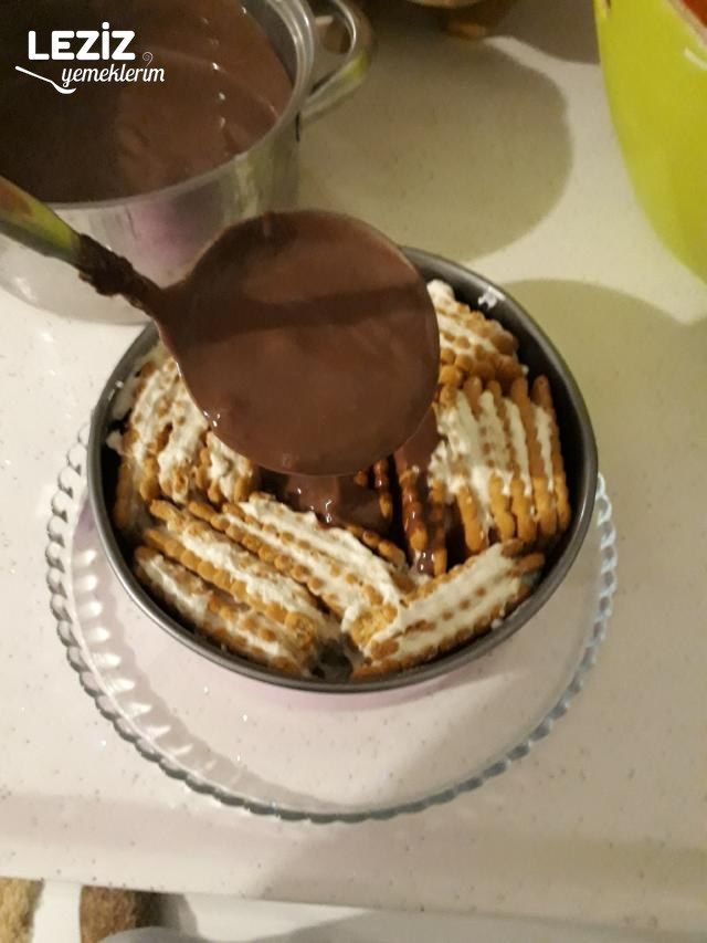 Kelepçeli Kalıpta Bisküvili Pasta