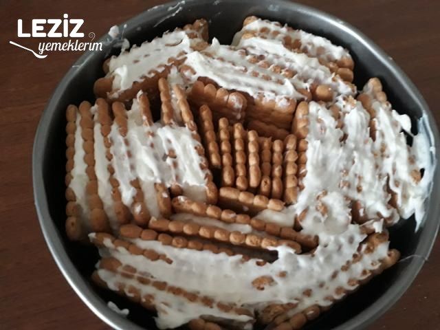Kelepçeli Kalıpta Bisküvili Pasta