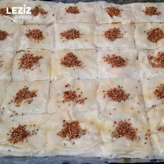 Su Böreği Tadında Büzgülü Börek