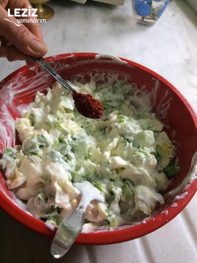 Marullu Yumurtalı Salata