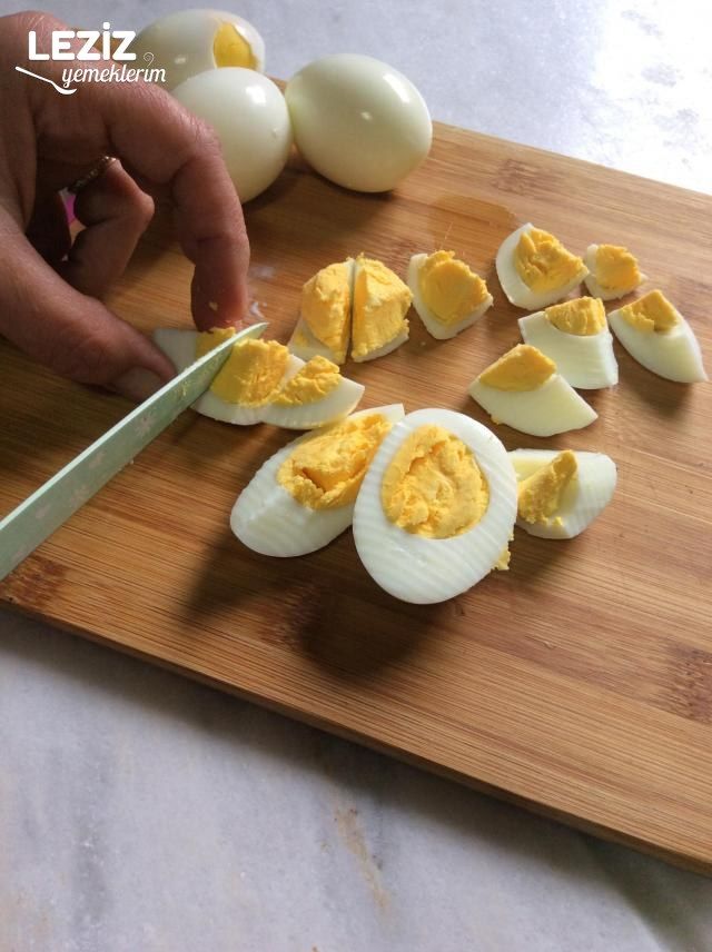 Marullu Yumurtalı Salata