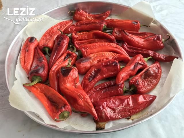 Kışlık Közlenmiş Biber Konservesi