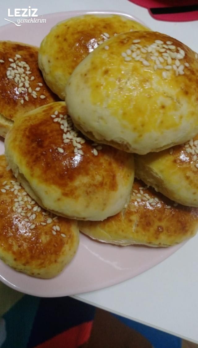 Nefis Sosisli 5 Dk. Poğaçası (Basit Ve Az Malzemeli)