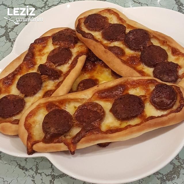 Sucuklu Kaşarlı Pide