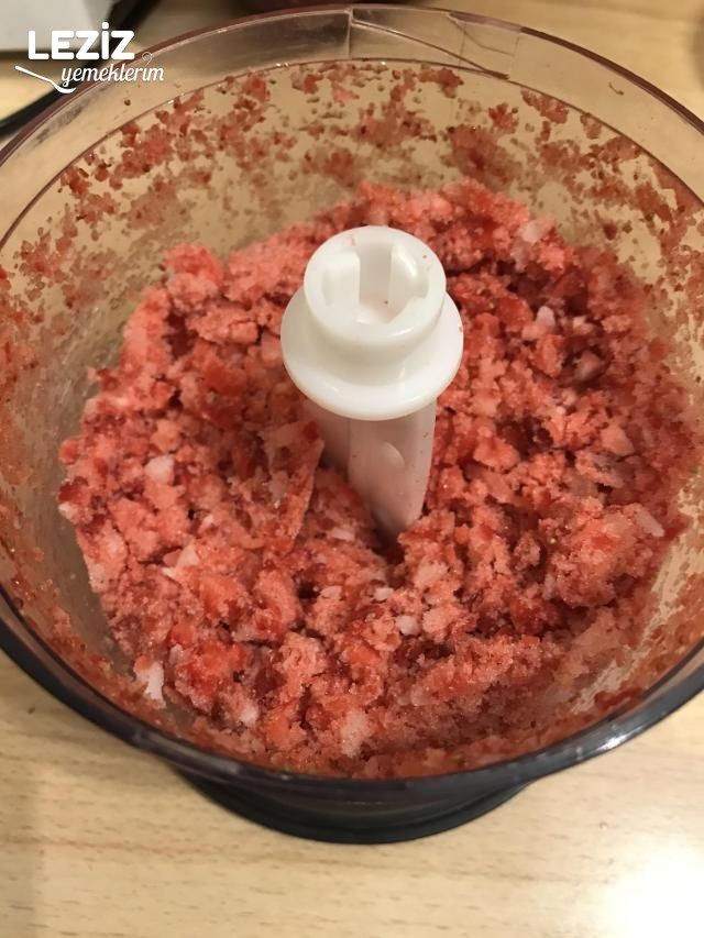 Çilekli Yaş Pasta Kreması