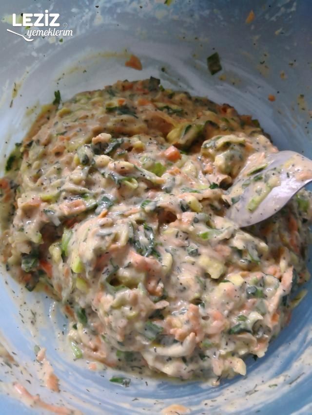 Kabaklı Havuçlu Mücver (Dip Sos İle)